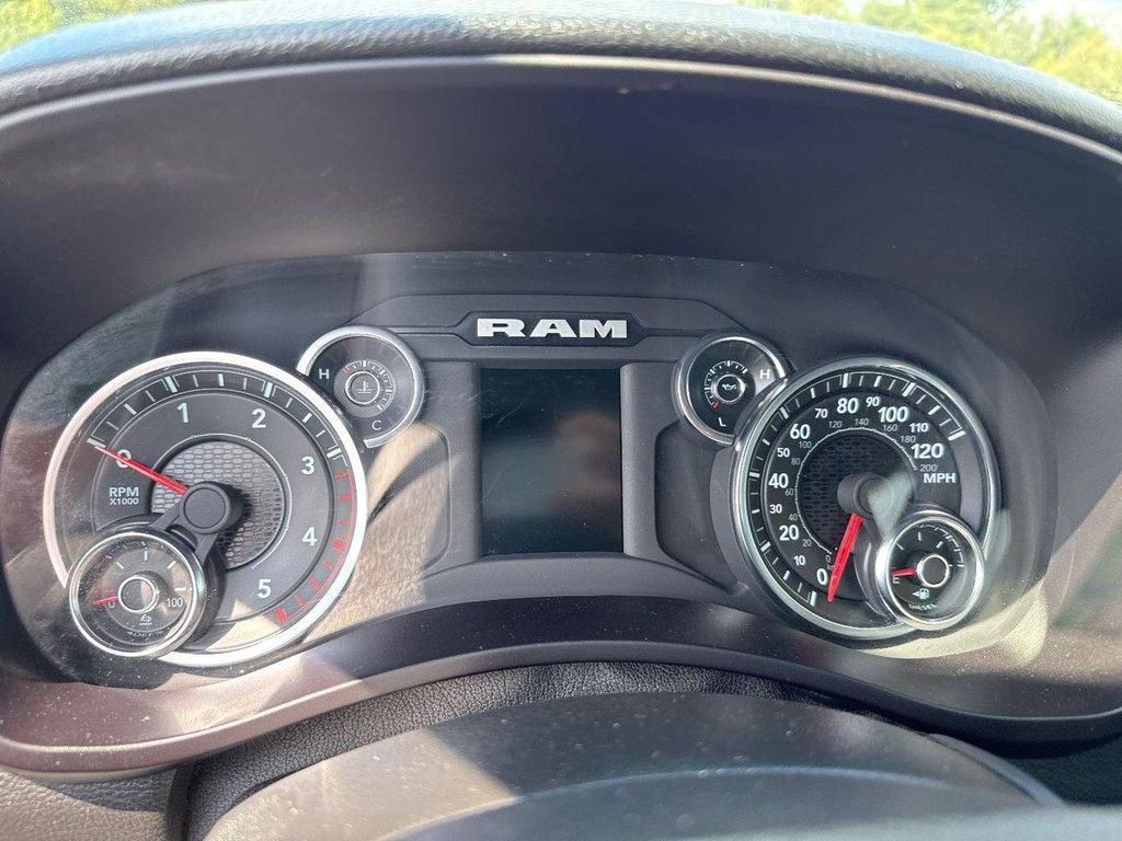 Used 2024 RAM 3500 Tradesman w/ Chrome Appearance Group image 17