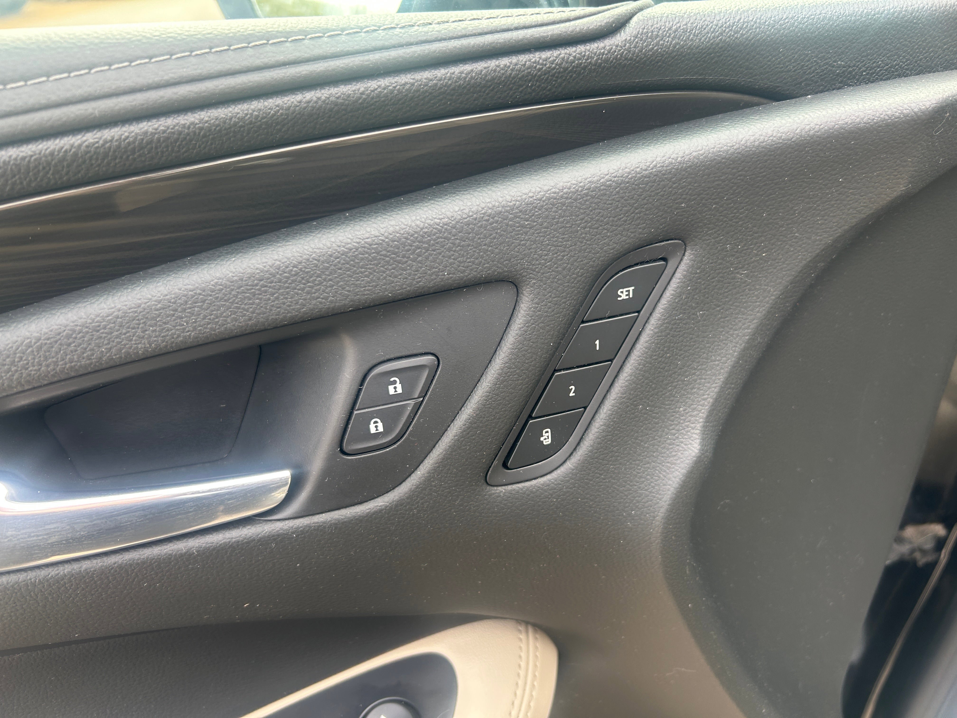 Used 2020 Buick Envision Essence AWD/4WD image 14
