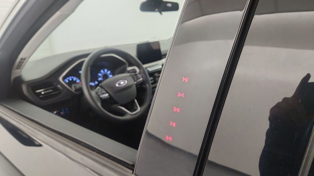 Used 2022 Ford Escape SEL image 24