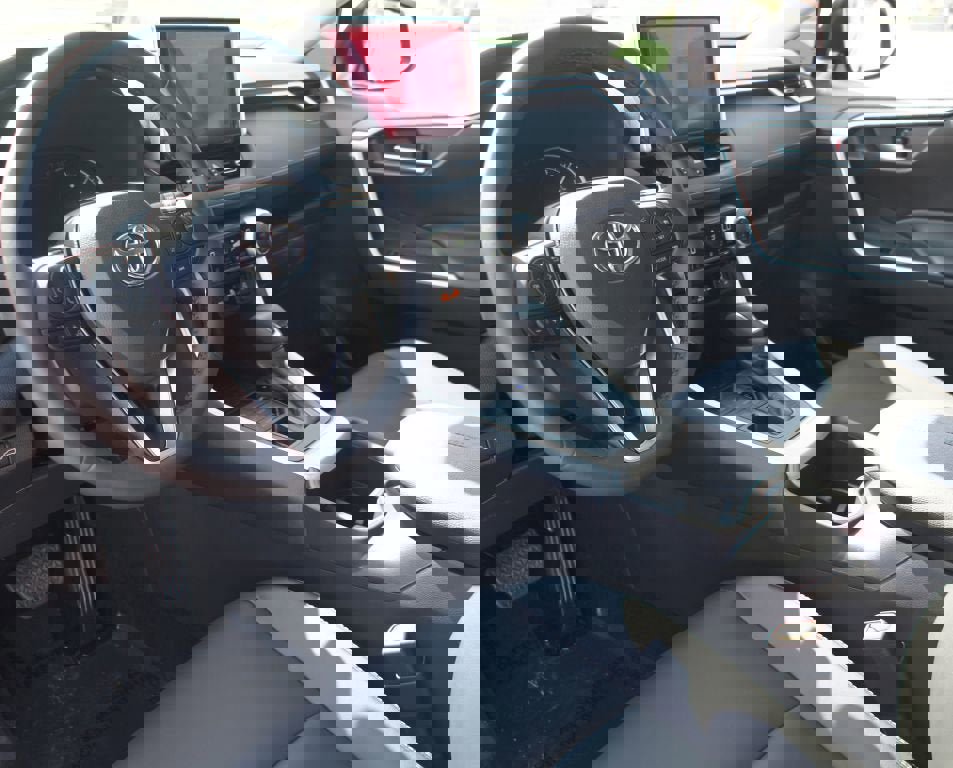 Used 2025 Toyota RAV4 XLE Premium image 13