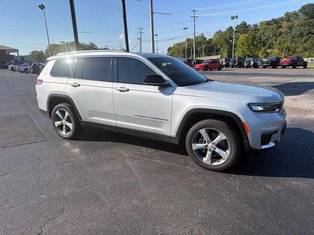 Used 2022 Jeep Grand Cherokee L Limited w/ Luxury Tech Group II AWD/4WD image 2