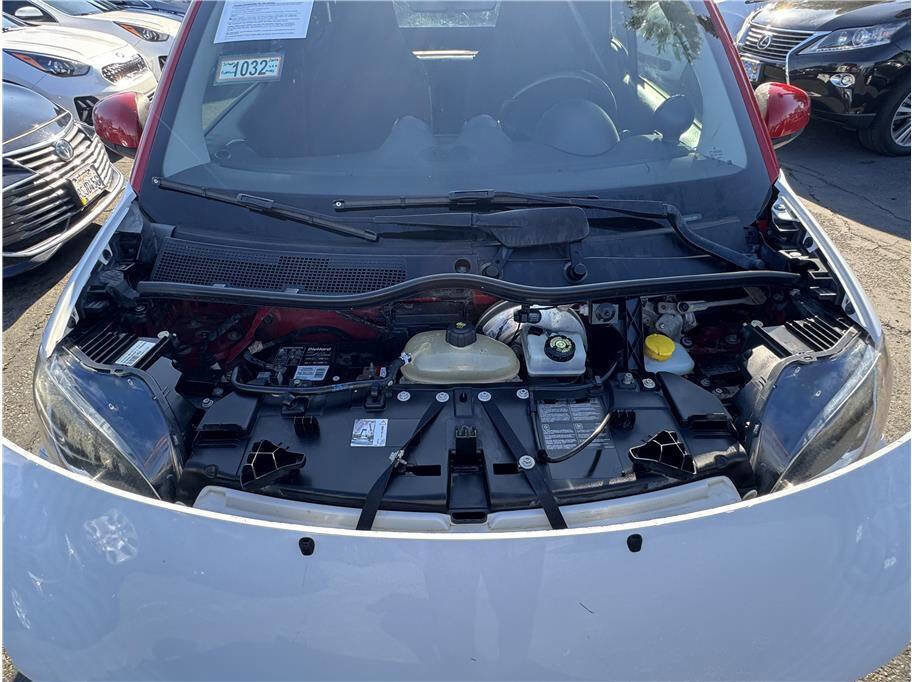 Used 2017 smart fortwo passion image 36