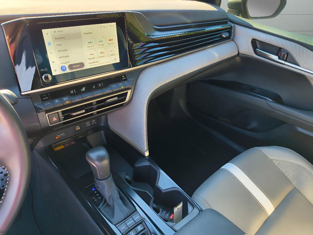 Used 2025 Toyota Camry SE image 21