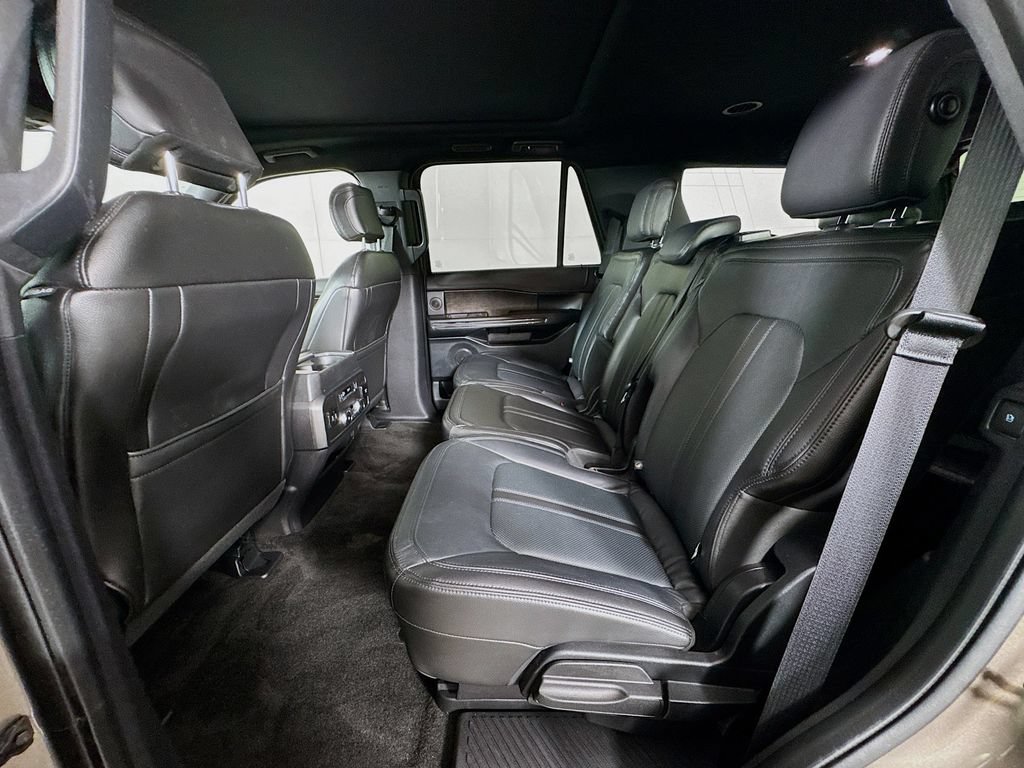 Used 2018 Ford Expedition Limited w/ Equipment Group 301A AWD/4WD image 28