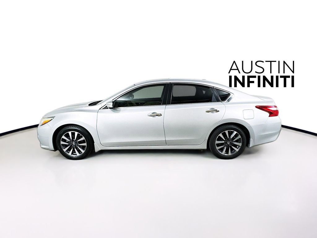 Used 2017 Nissan Altima 2.5 SV w/ Convenience Package image 4