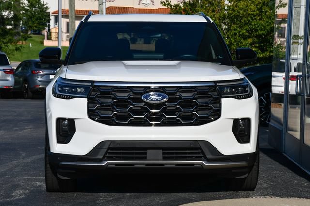 Used 2025 Ford Explorer Platinum w/ Ultimate Package AWD/4WD image 12