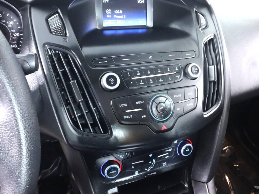 Used 2018 Ford Focus SE FWD image 15