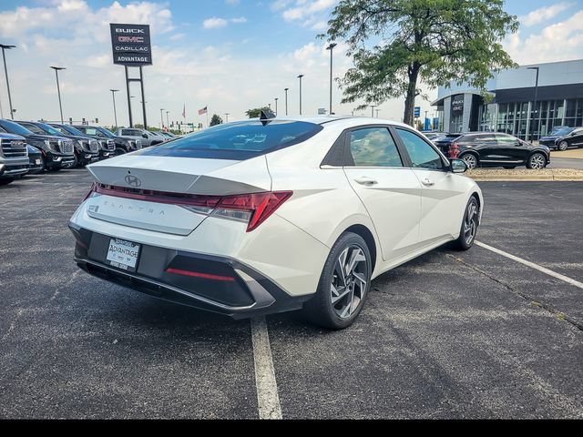 Used 2025 Hyundai Elantra SEL FWD image 12