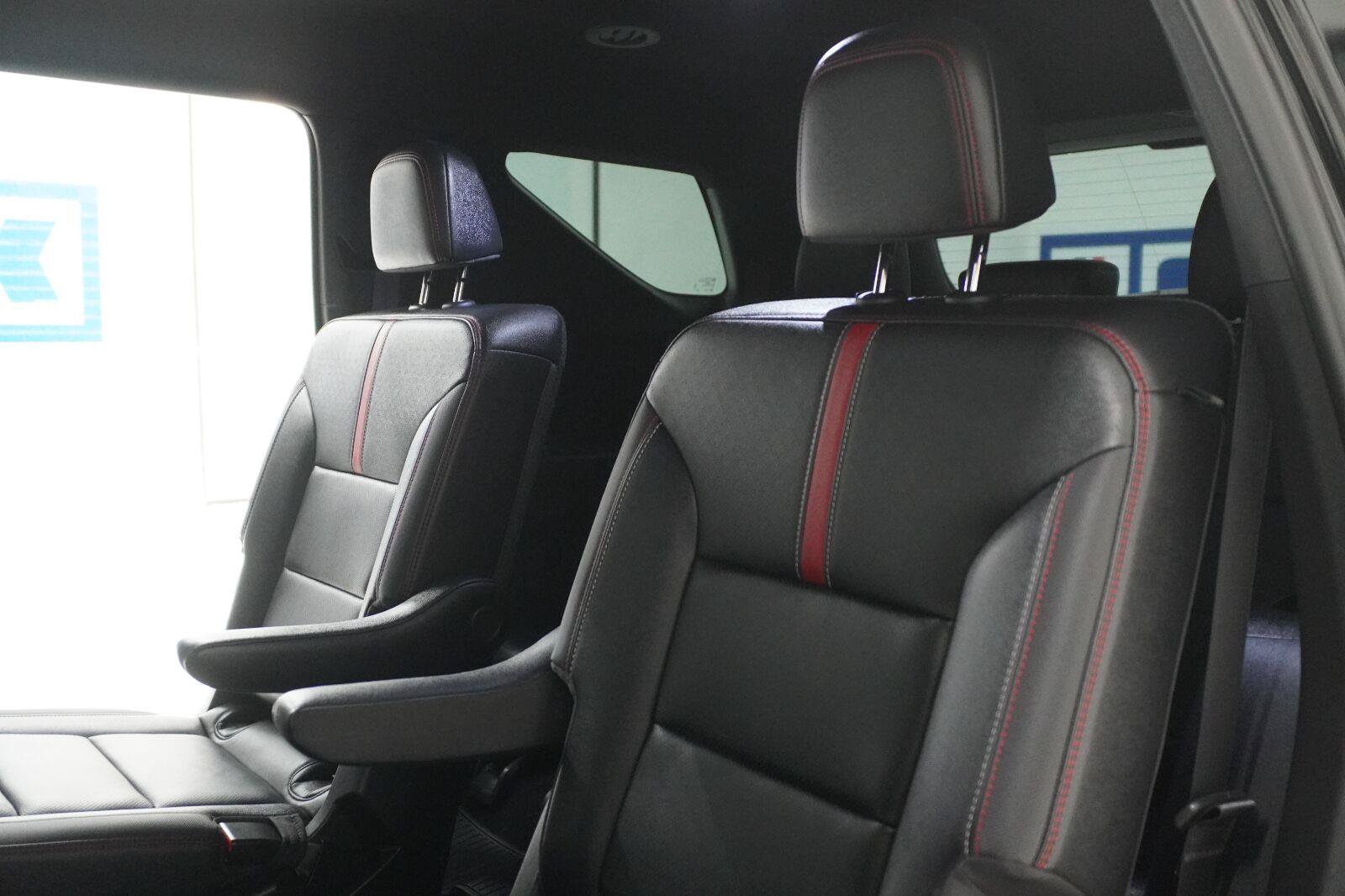 Used 2026 Chevrolet Traverse RS FWD image 29