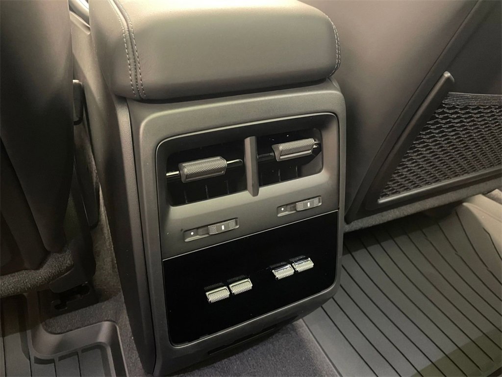 New 2025 Porsche Macan 4S Electric image 16