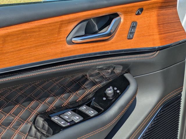 New 2024 Jeep Grand Cherokee Summit image 11