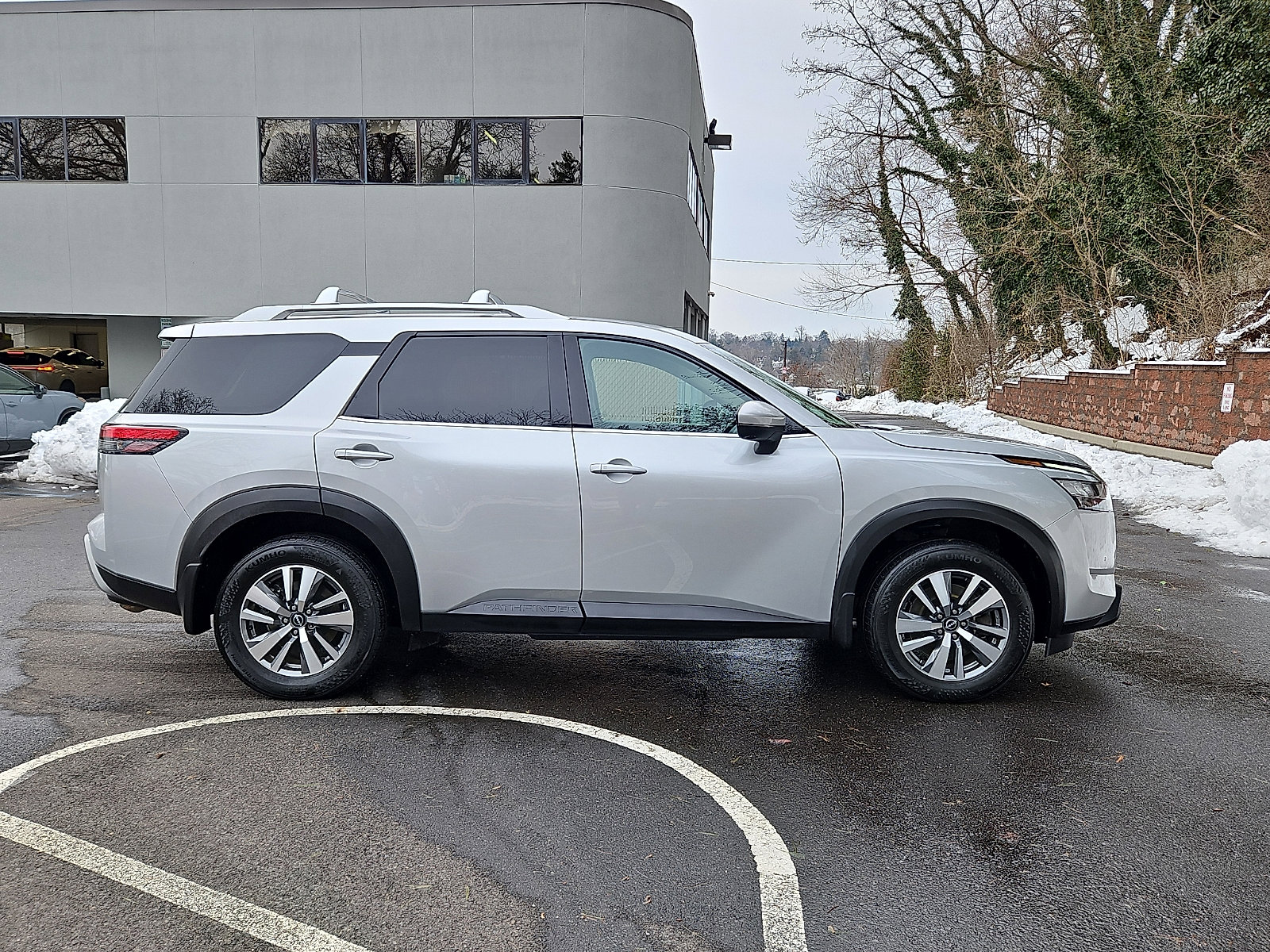 Certified 2023 Nissan Pathfinder SL image 7