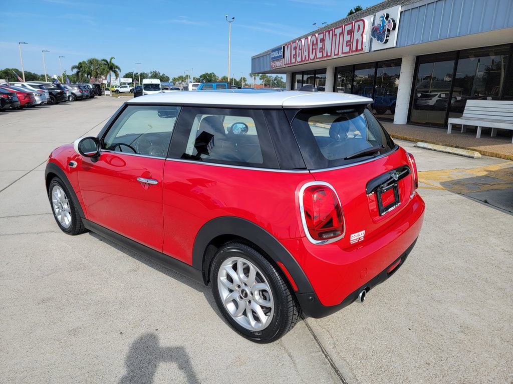 Used 2021 MINI Cooper 2-Door Hardtop w/ Storage Package FWD image 3