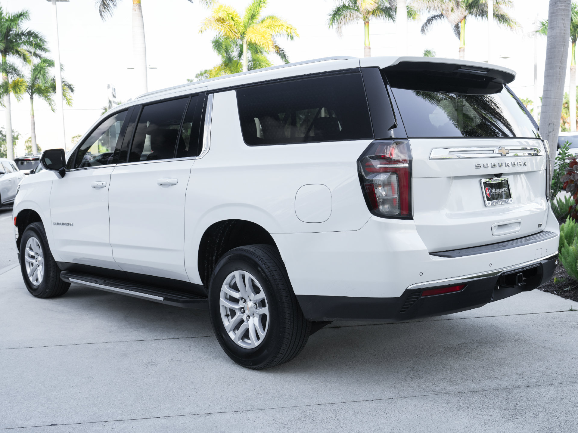 Used 2024 Chevrolet Suburban LT RWD image 23