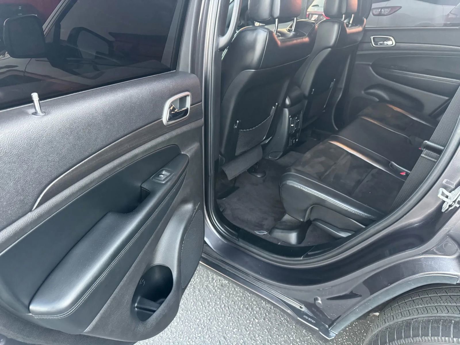 Used 2018 Jeep Grand Cherokee Altitude image 19