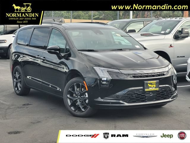 New 2027 Chrysler Pacifica Limited AWD/4WD image 1