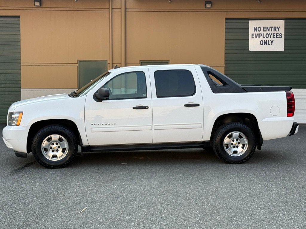Used 2010 Chevrolet Avalanche LS AWD/4WD image 3