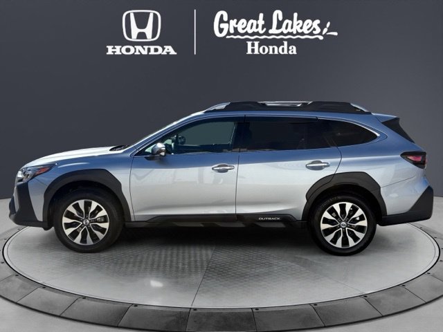 Used 2025 Subaru Outback Touring AWD/4WD image 2