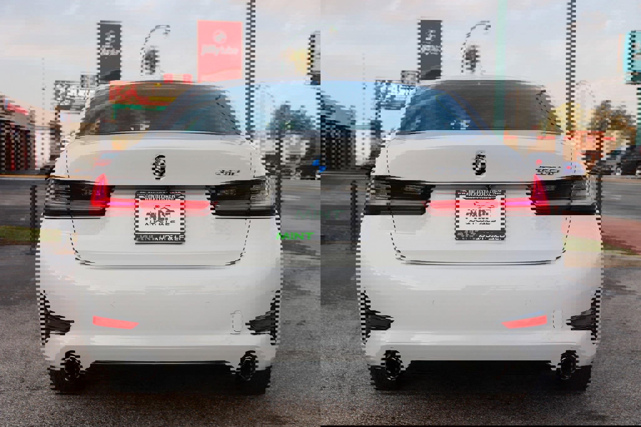 Used 2021 BMW 330i Sedan w/ Premium Package image 12