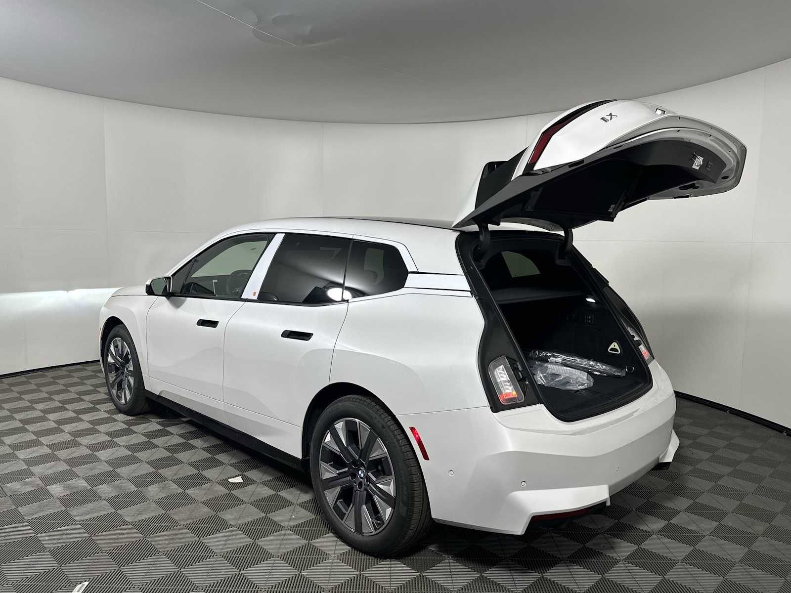 New 2026 BMW iX xDrive60 w/ Premium Package image 19