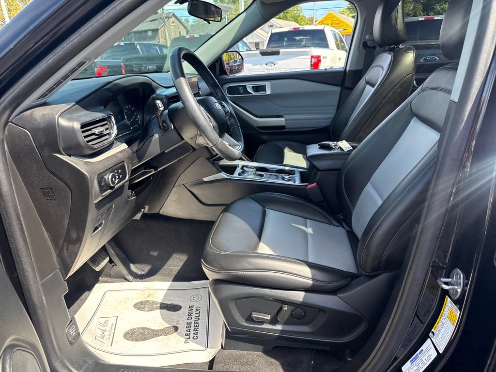 Used 2024 Ford Explorer XLT w/ Equipment Group 202A AWD/4WD image 27