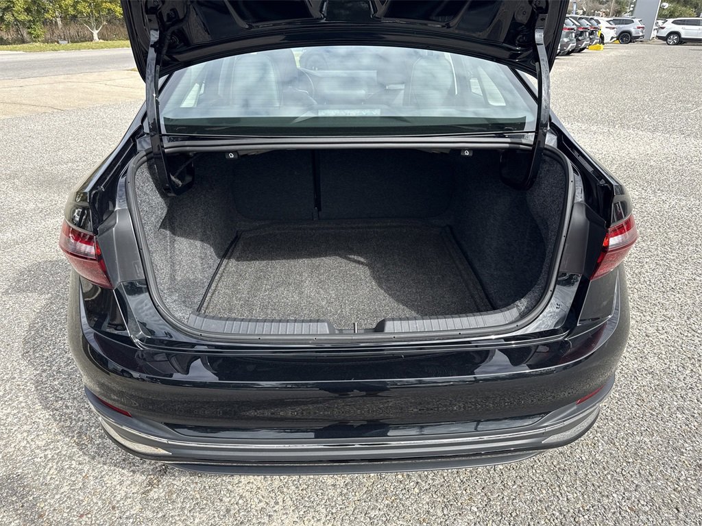 Used 2024 Volkswagen Jetta SEL image 32