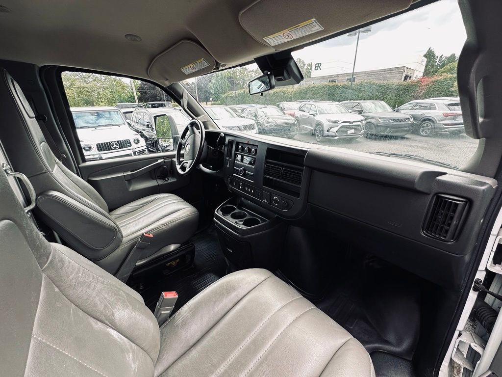 Used 2021 Chevrolet Express 4500 Extended w/ Power Convenience Package RWD image 18