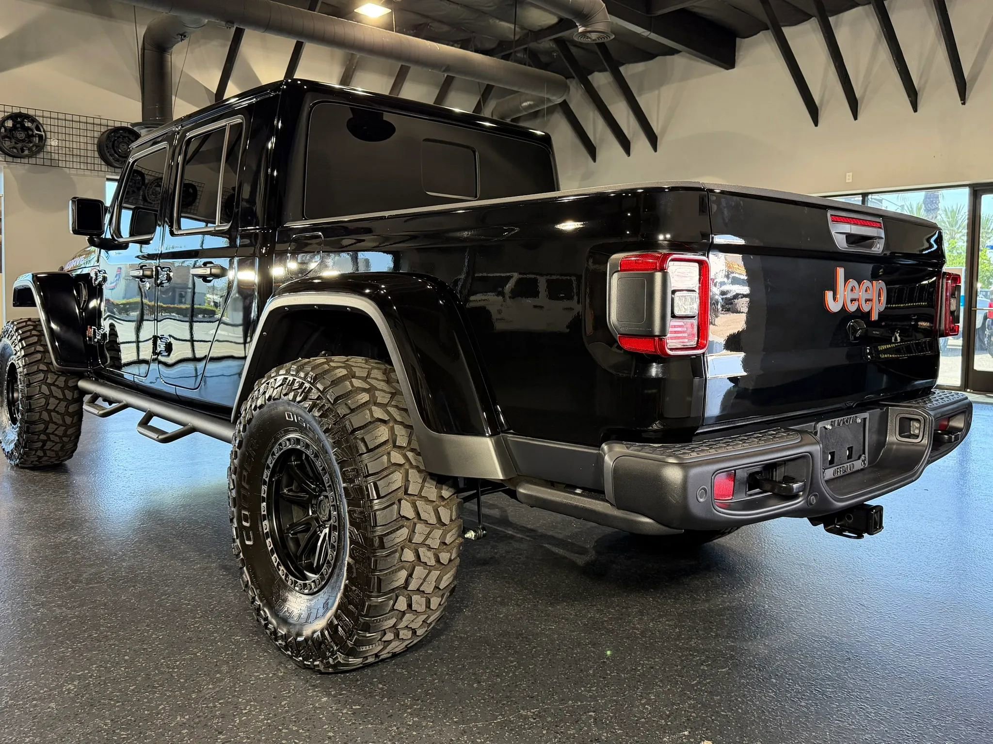 Used 2024 Jeep Gladiator Mojave AWD/4WD image 9