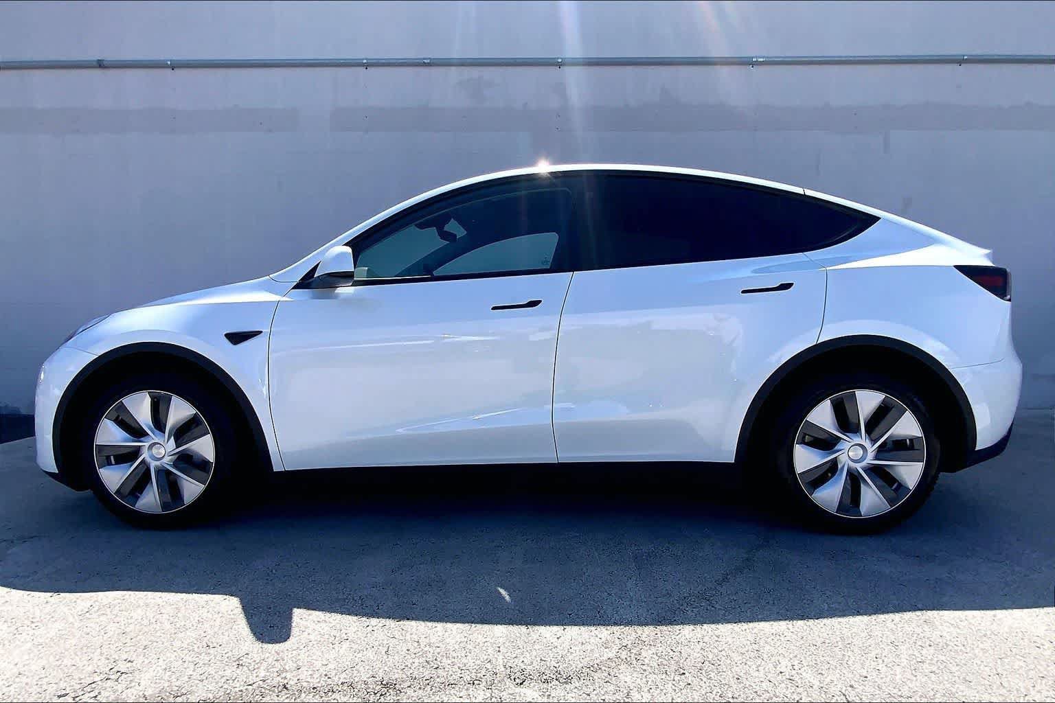 Used 2023 Tesla Model Y Long Range AWD/4WD image 3