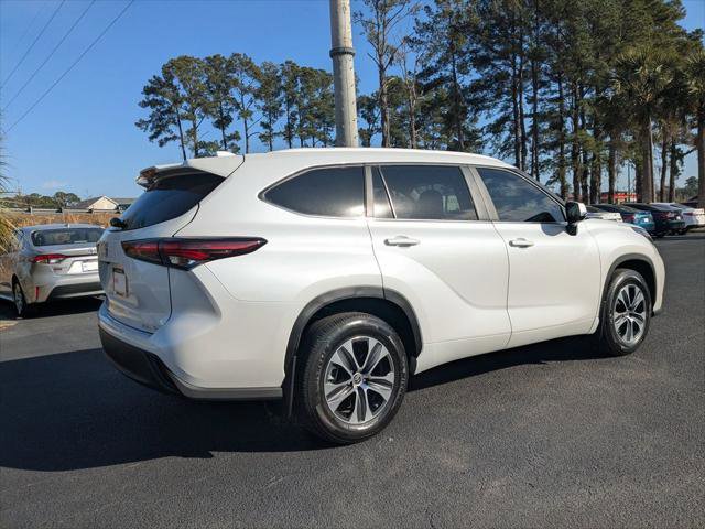 Certified 2024 Toyota Highlander XLE image 4