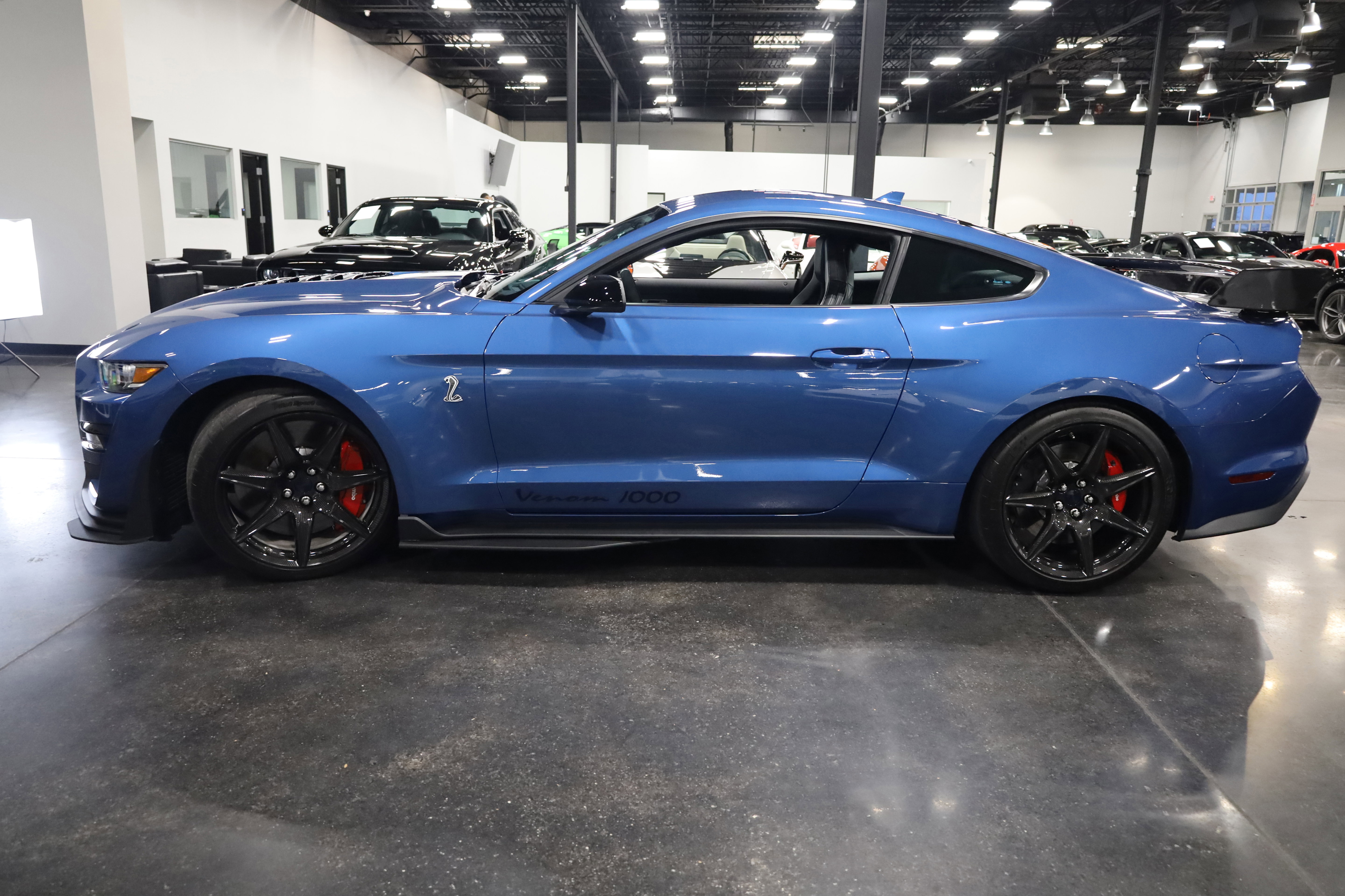 Used 2021 Ford Mustang Shelby GT500 w/ Carbon Fiber Track Pack image 10