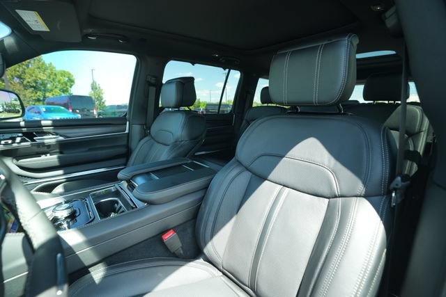 New 2026 Jeep Grand Wagoneer Summit AWD/4WD image 45