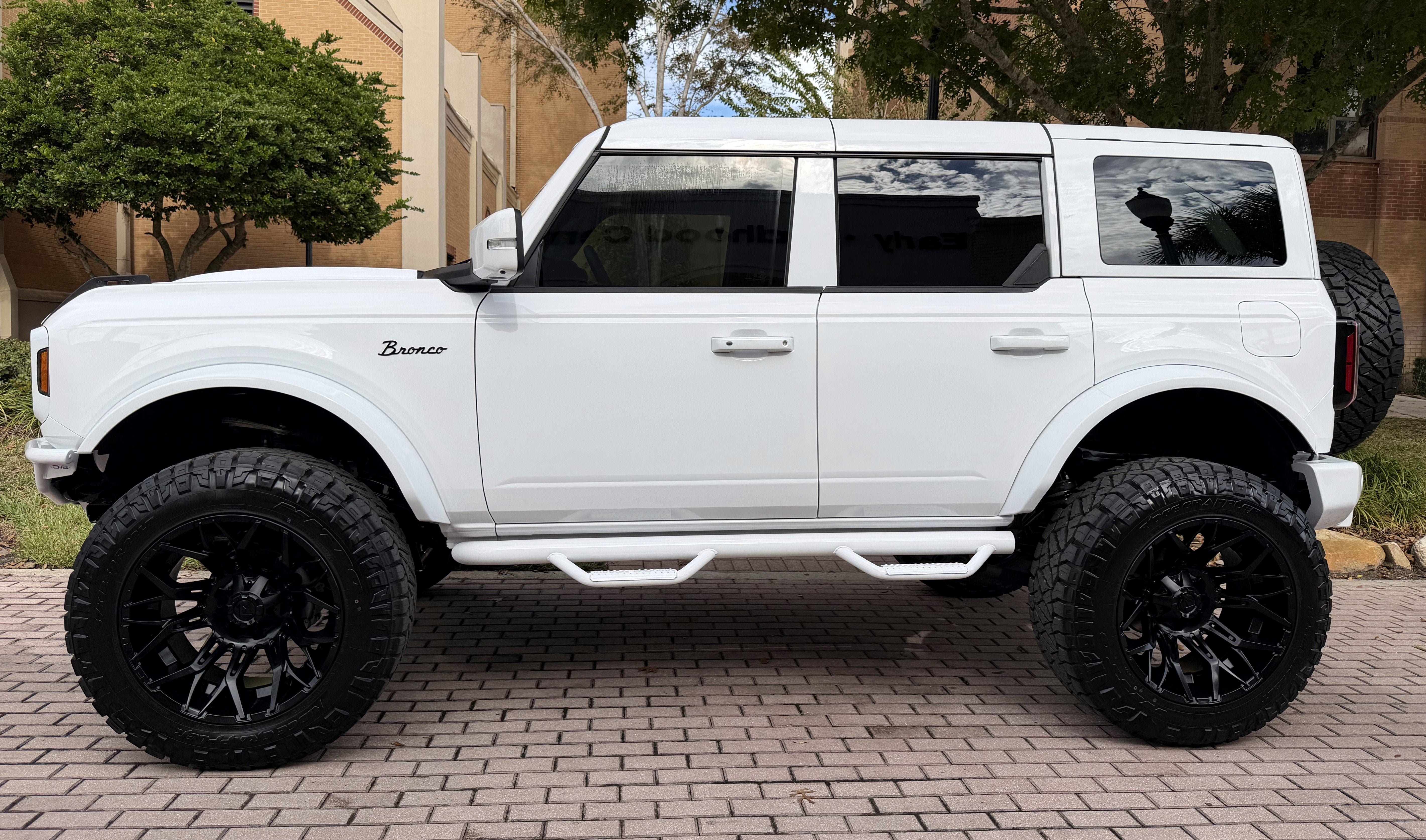 Used 2025 Ford Bronco Outer Banks AWD/4WD image 32