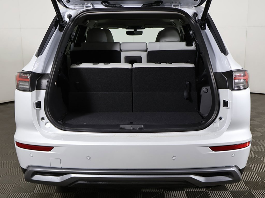 New 2025 Mitsubishi Outlander SE image 18