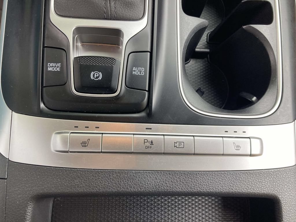 Used 2024 Kia Carnival LX FWD image 16