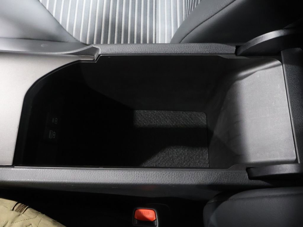 Used 2023 Toyota Camry SE image 31