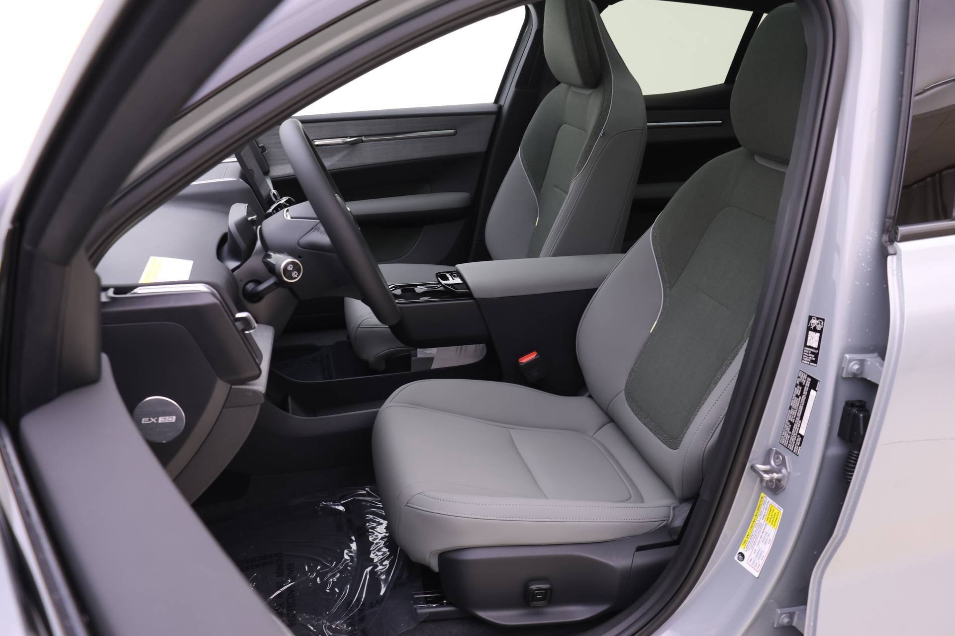 New 2026 Volvo EX30 Cross Country Ultra image 7