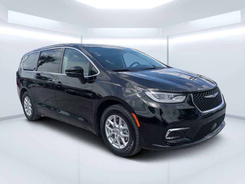 Used 2024 Chrysler Pacifica Touring-L FWD image 1