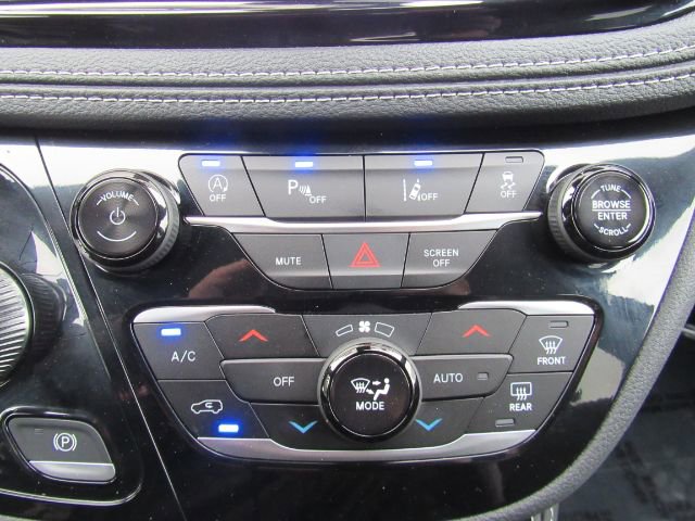 Used 2026 Chrysler Pacifica Limited w/ S Appearance Package image 11