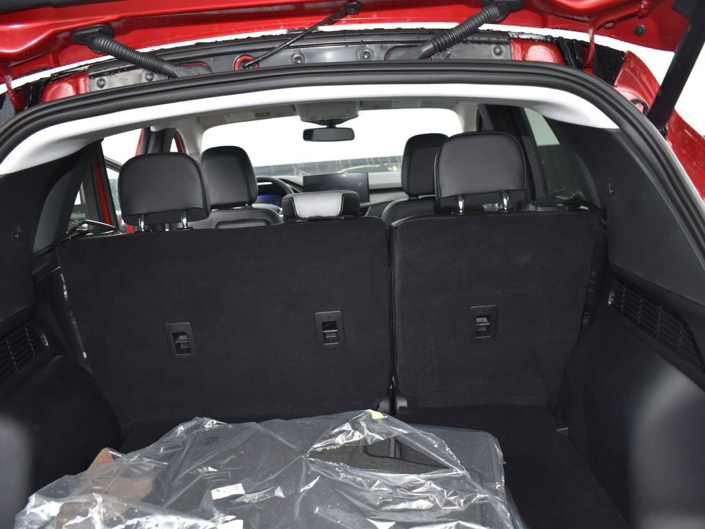 New 2025 Ford Escape SE w/ PHEV Premium Package FWD image 12