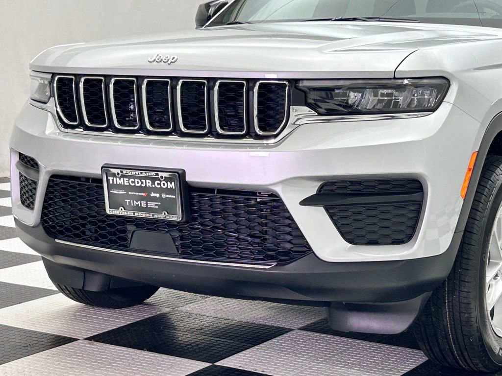 New 2025 Jeep Grand Cherokee Laredo X w/ Trailer Tow Package image 5