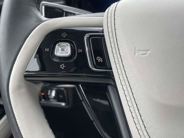 Used 2025 Lincoln Aviator AWD image 19