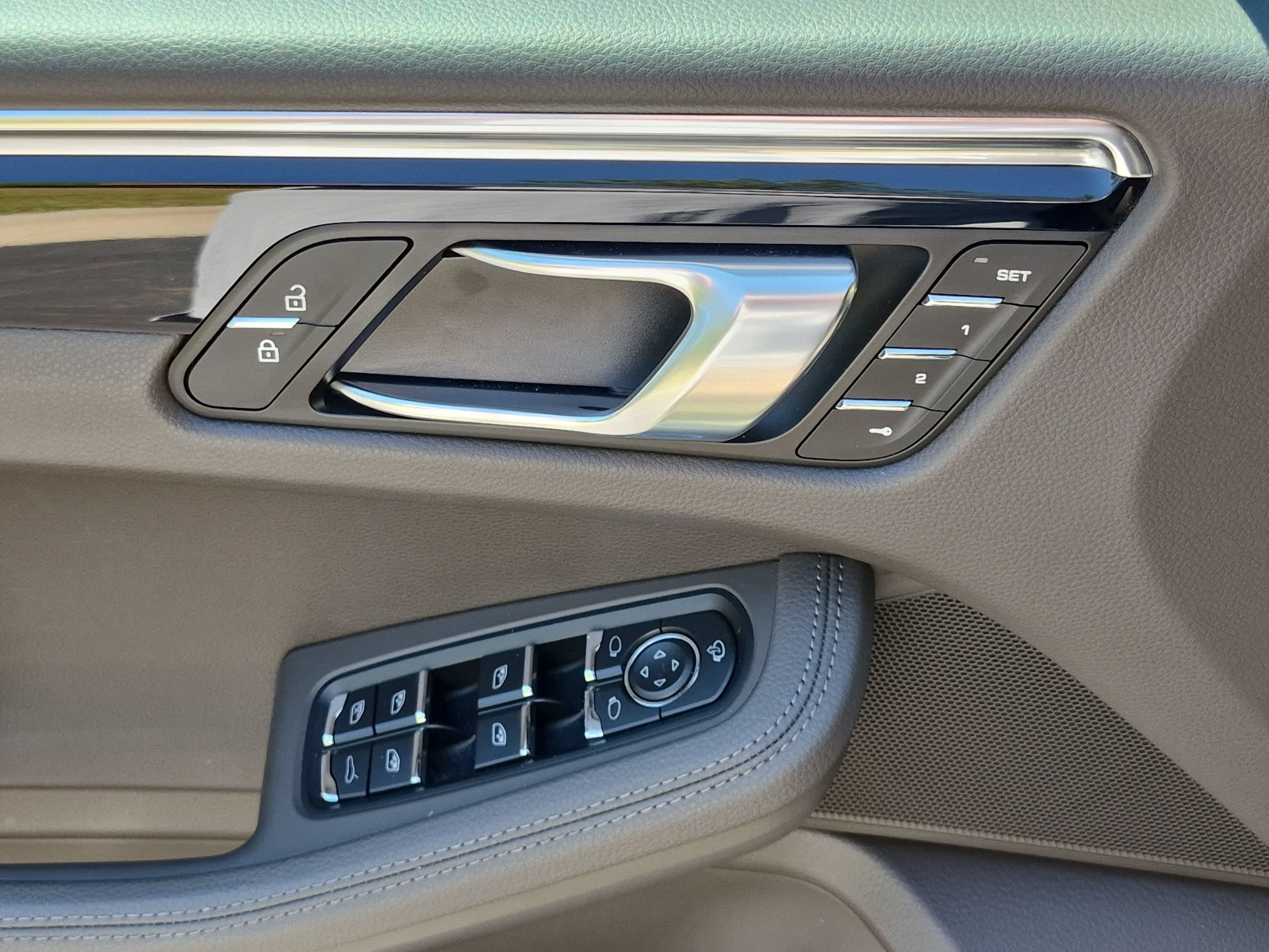 Certified 2026 Porsche Macan AWD/4WD image 18