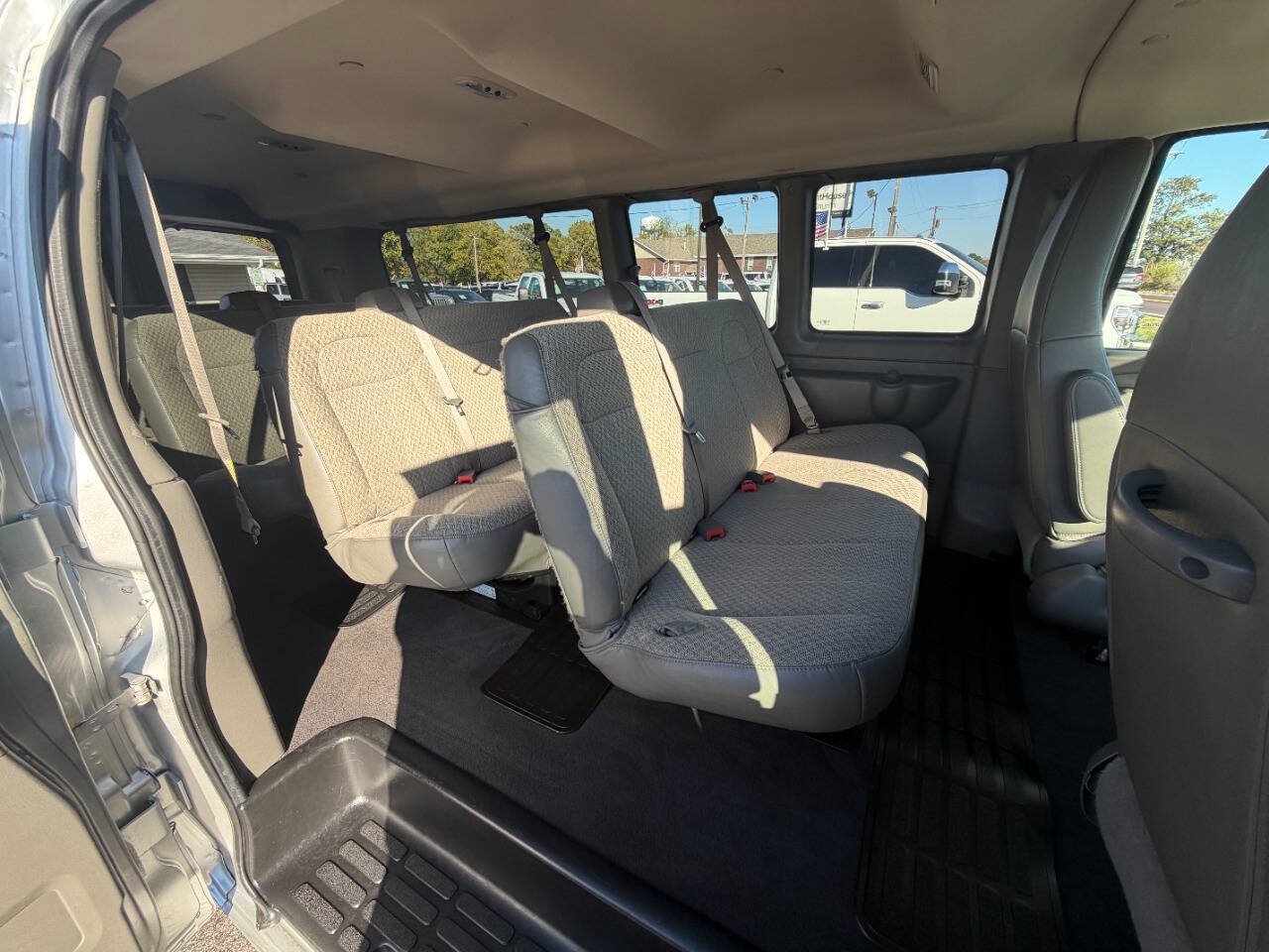 Used 2019 Chevrolet Express 3500 LS RWD image 19