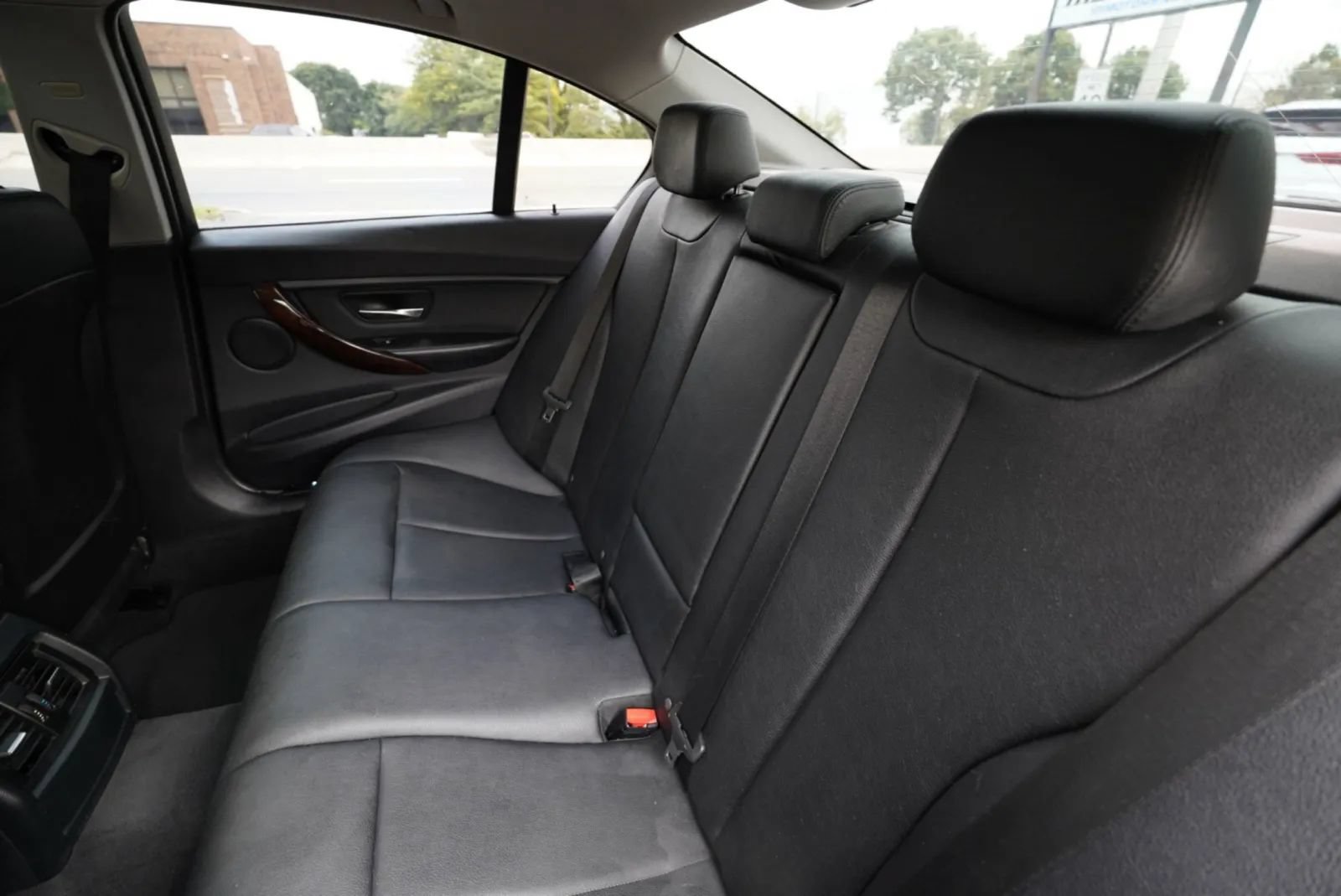 Used 2014 BMW 320i xDrive Sedan AWD/4WD image 23
