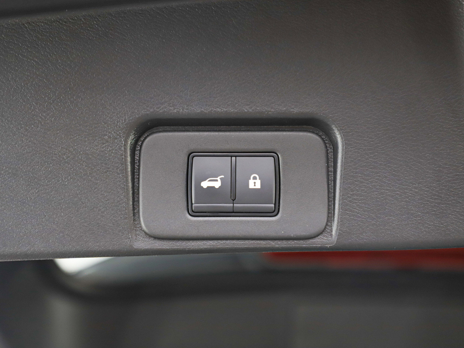 Used 2025 Nissan Rogue SV image 17