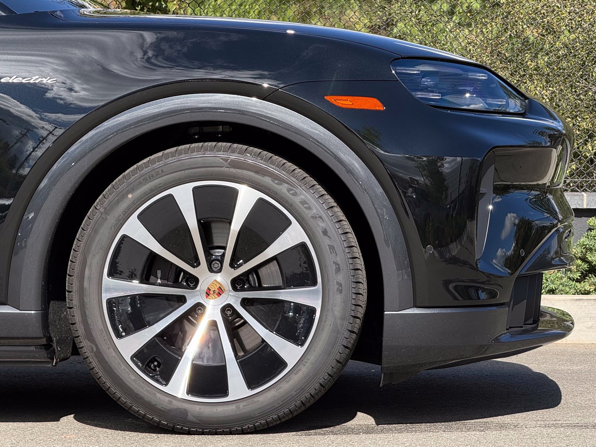 New 2026 Porsche Cayenne Electric AWD/4WD image 12