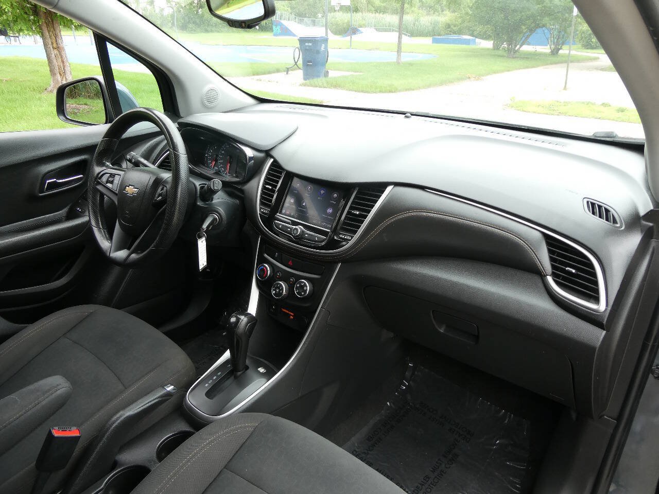 Used 2021 Chevrolet Trax LS w/ Tint and Cruise Package AWD/4WD image 28