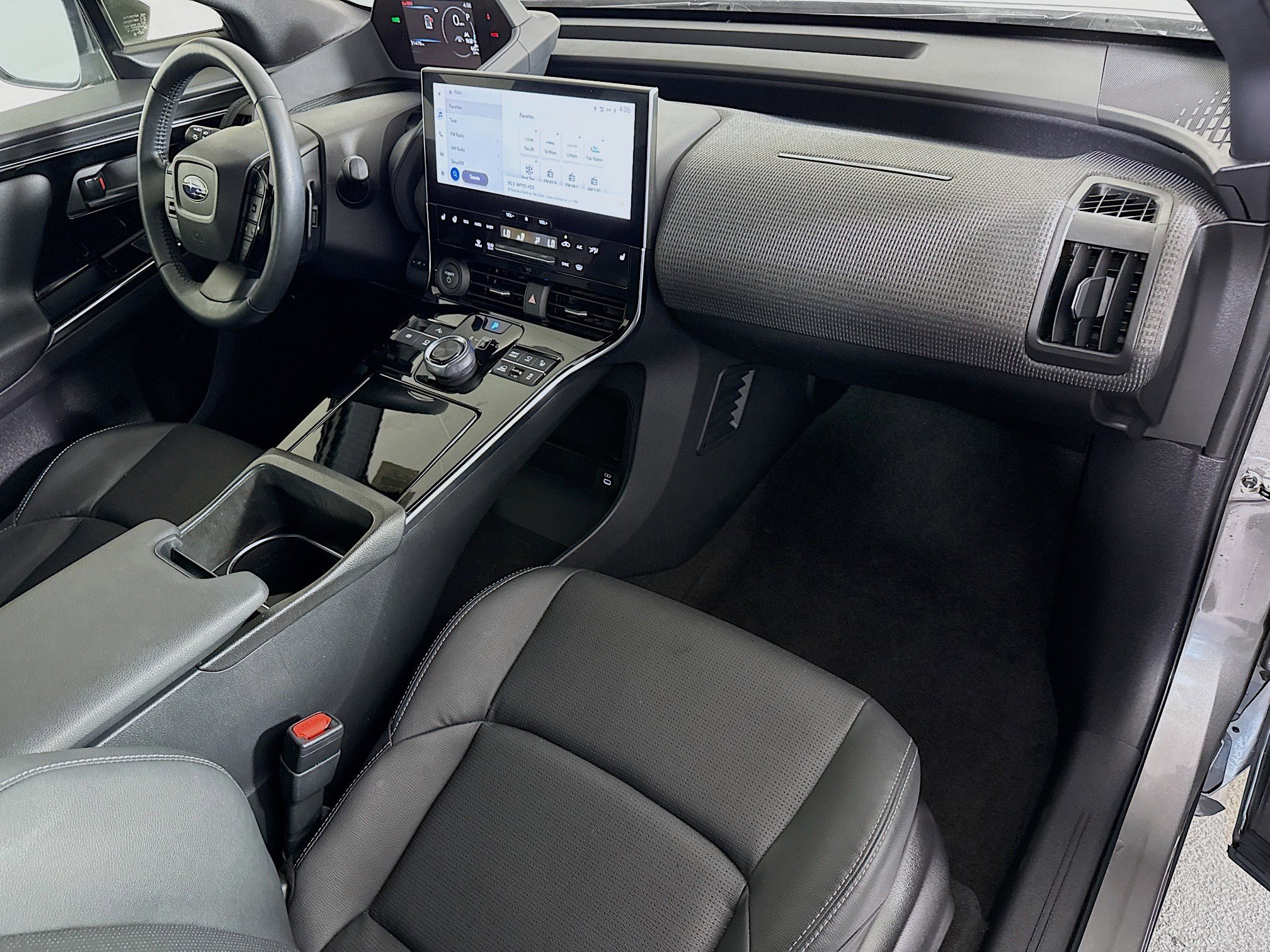 Used 2023 Subaru Solterra AWD image 30