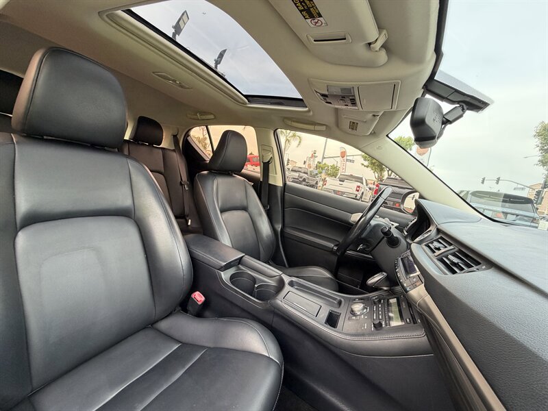 Used 2015 Lexus CT 200h image 66